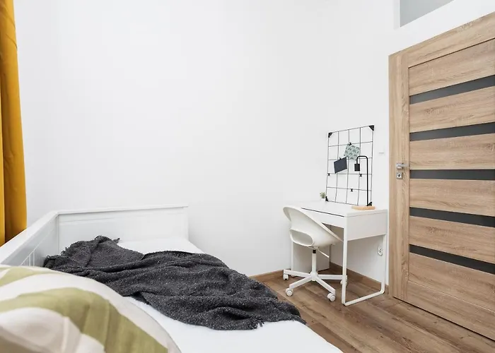Bosacka Apartments X 1\' Main Train & Bus Station - By Upstairs